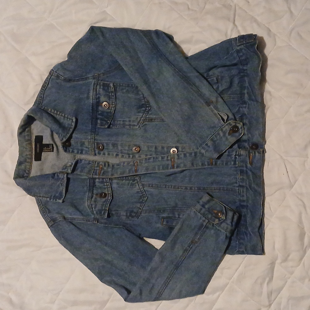 Forever 21 denim vintage Jean jacket (Small)